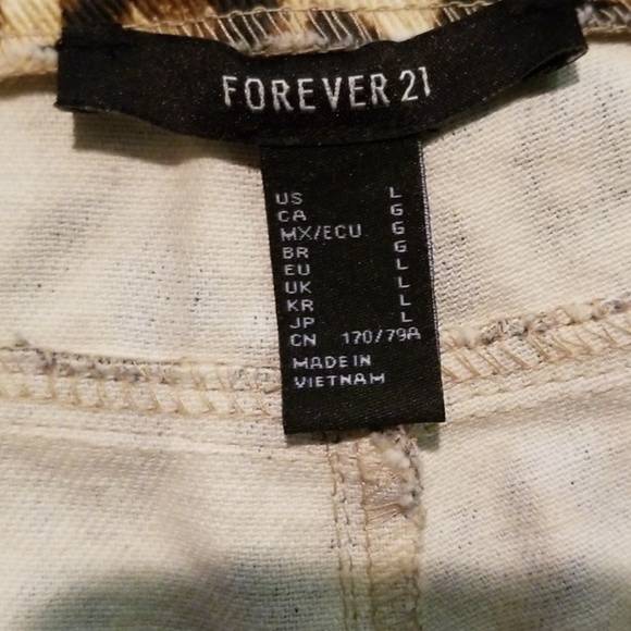 Leopard Denim ankle pants 30 waist 26 from crotch - Picture 3 of 7